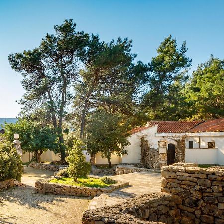 Trim Sunny Apartments By Valamar Stari Grad  Bagian luar foto