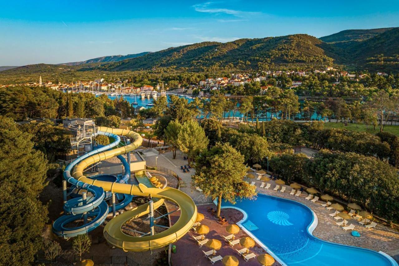 Trim Sunny Apartments By Valamar Stari Grad  Bagian luar foto
