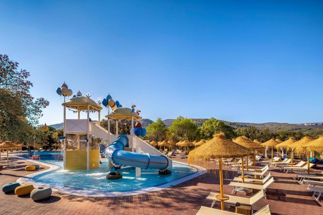 Trim Sunny Apartments By Valamar Stari Grad  Bagian luar foto