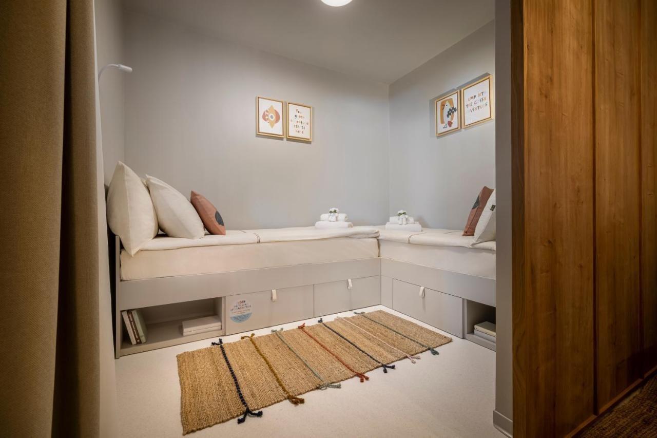 Trim Sunny Apartments By Valamar Stari Grad  Bagian luar foto