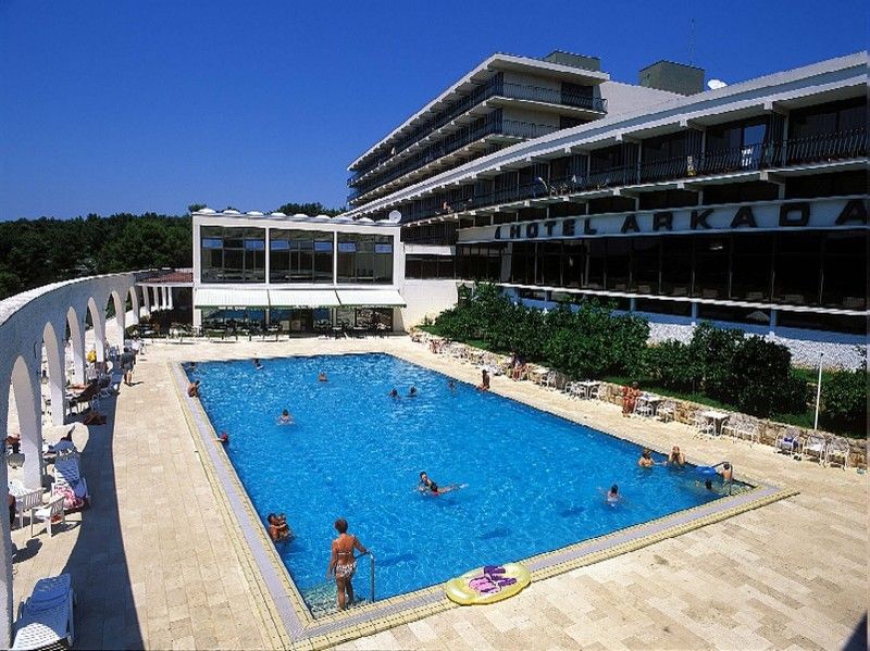 Trim Sunny Apartments By Valamar Stari Grad  Bagian luar foto