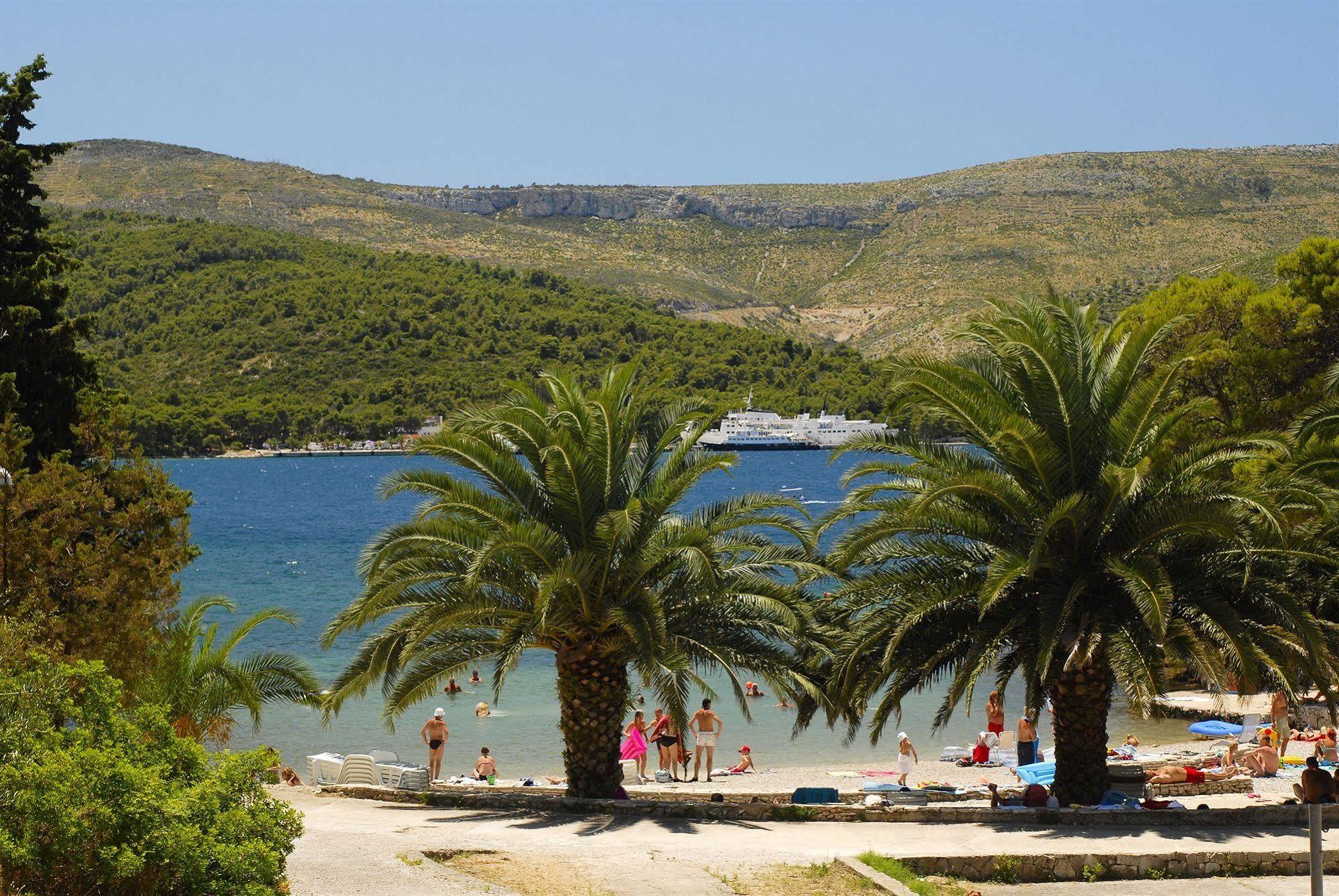Trim Sunny Apartments By Valamar Stari Grad  Bagian luar foto