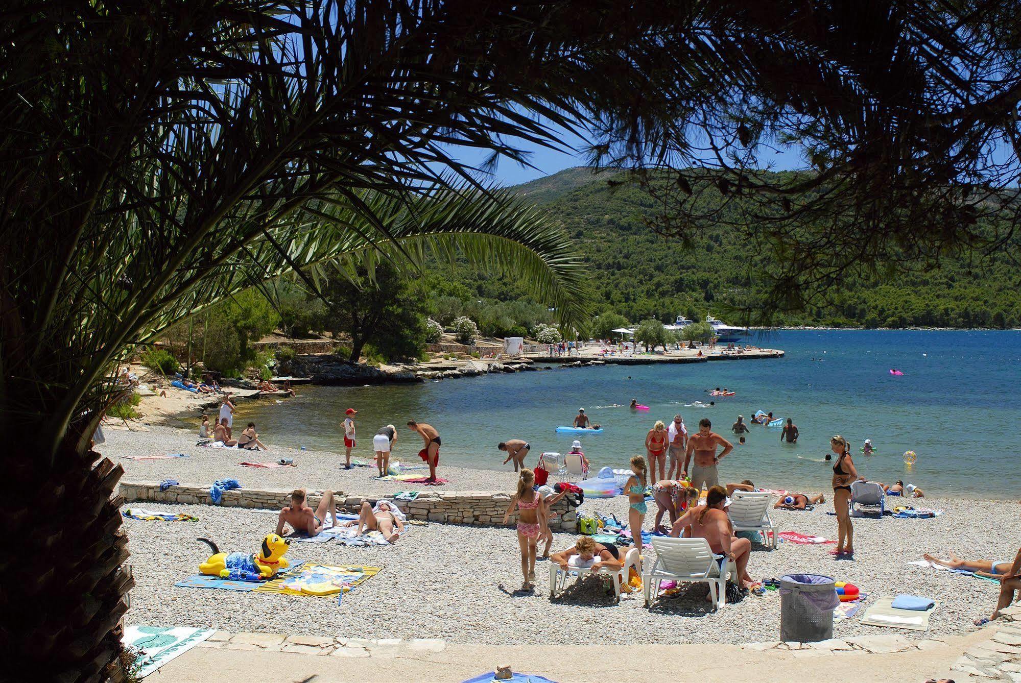 Trim Sunny Apartments By Valamar Stari Grad  Bagian luar foto