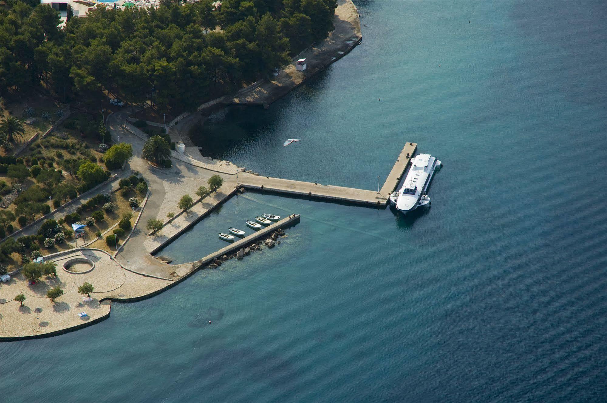 Trim Sunny Apartments By Valamar Stari Grad  Bagian luar foto