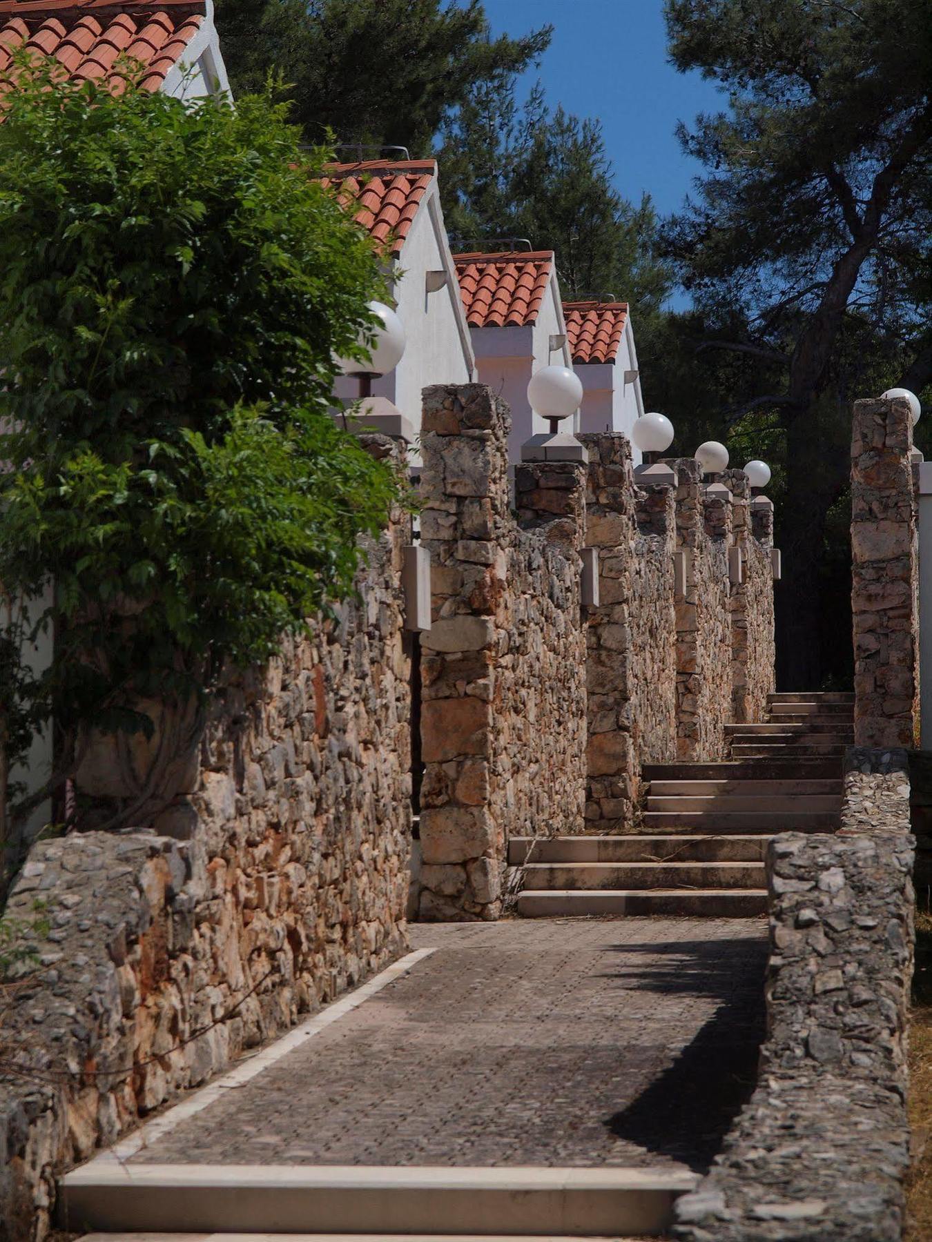 Trim Sunny Apartments By Valamar Stari Grad  Bagian luar foto