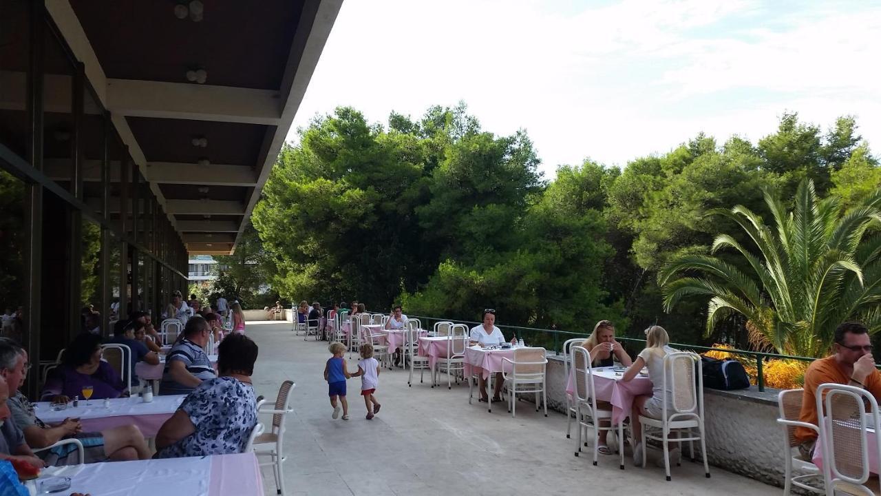 Trim Sunny Apartments By Valamar Stari Grad  Bagian luar foto